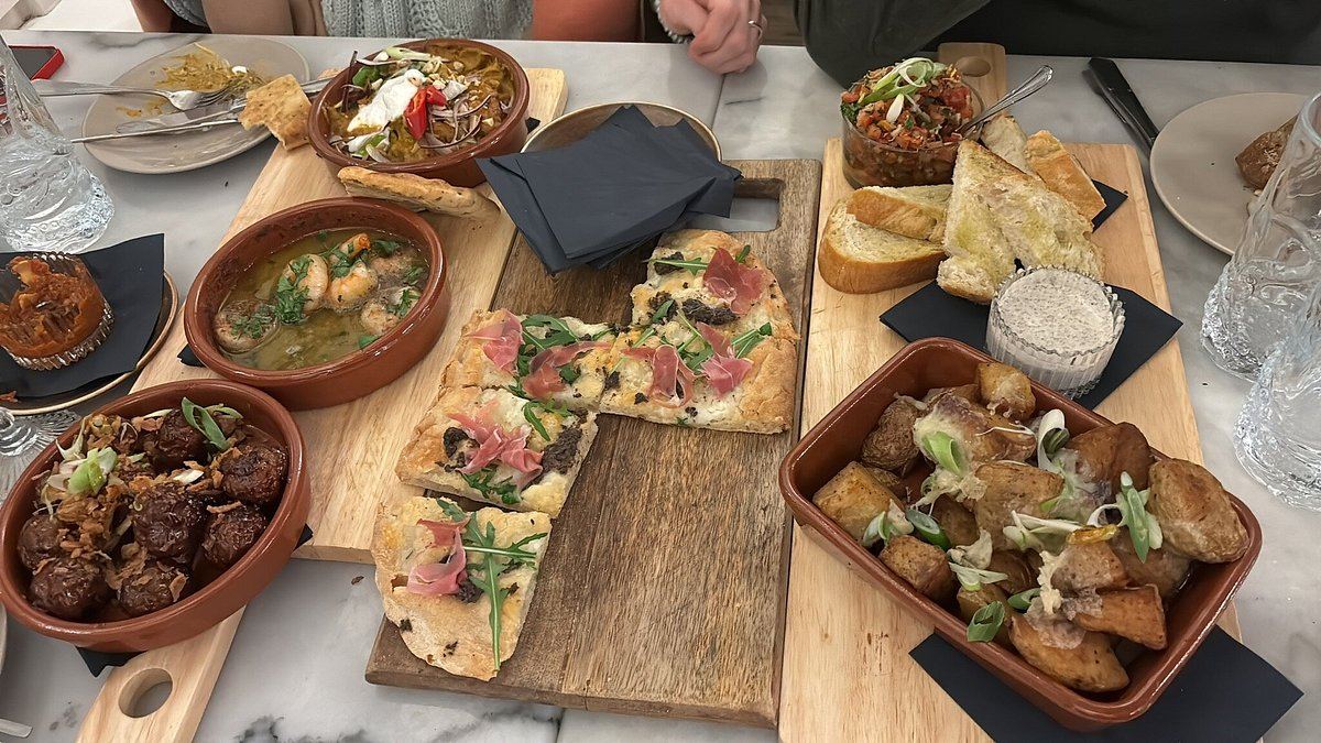 Volle tafel om te delen